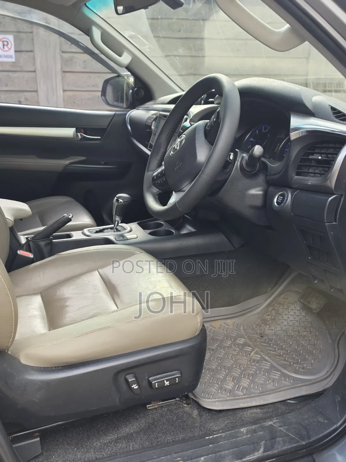 Toyota Hilux 2016 Gray
