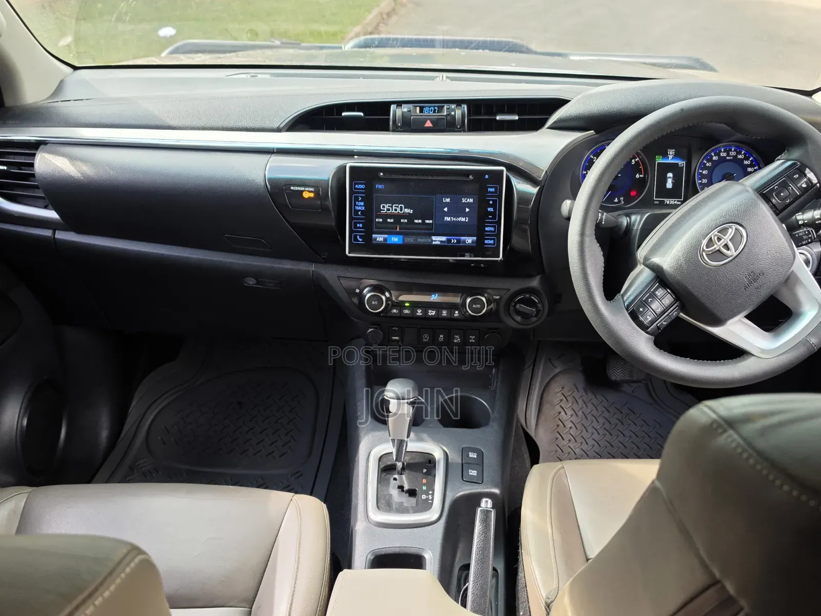 Toyota Hilux 2016 Gray
