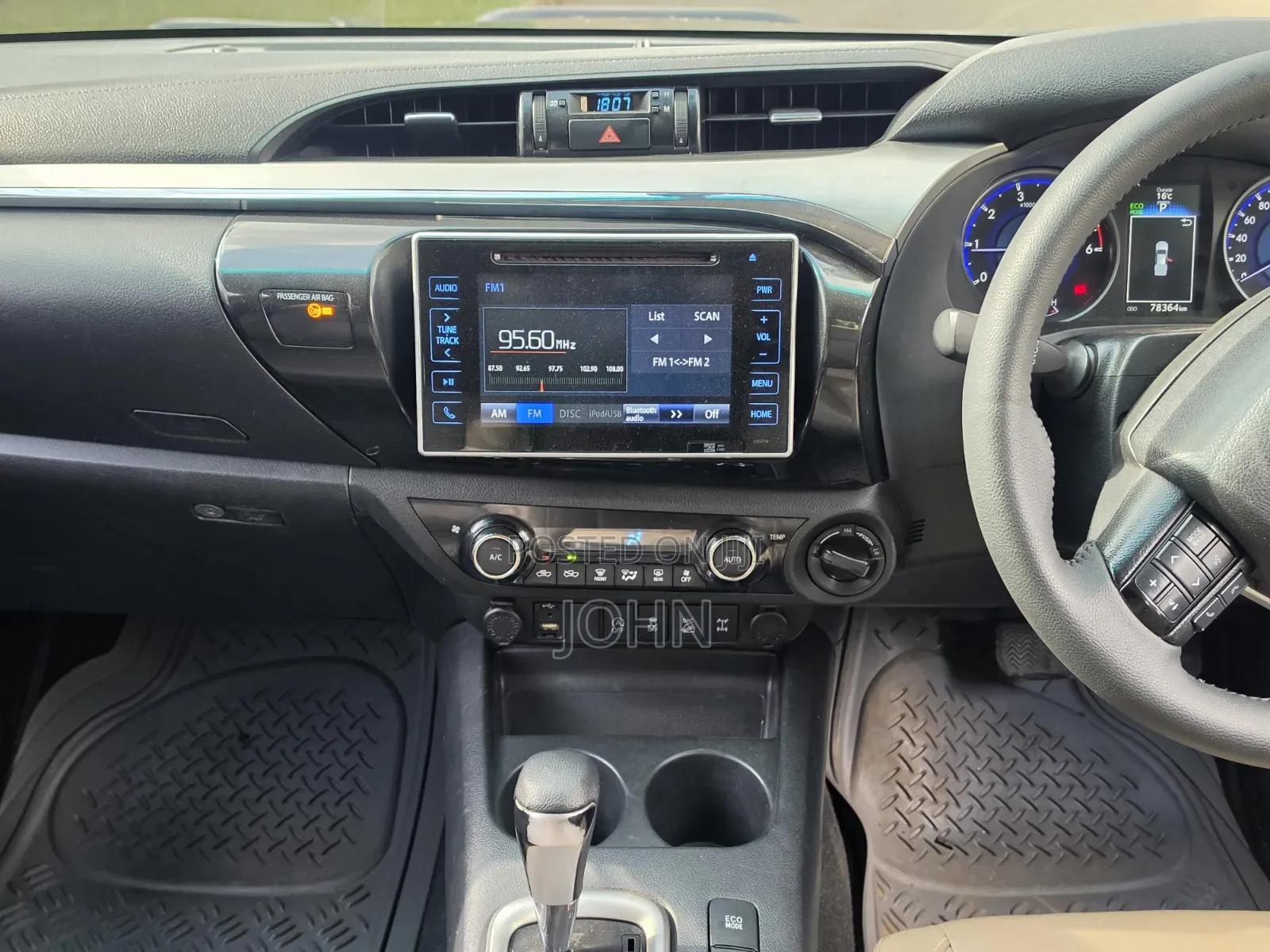 Toyota Hilux 2016 Gray
