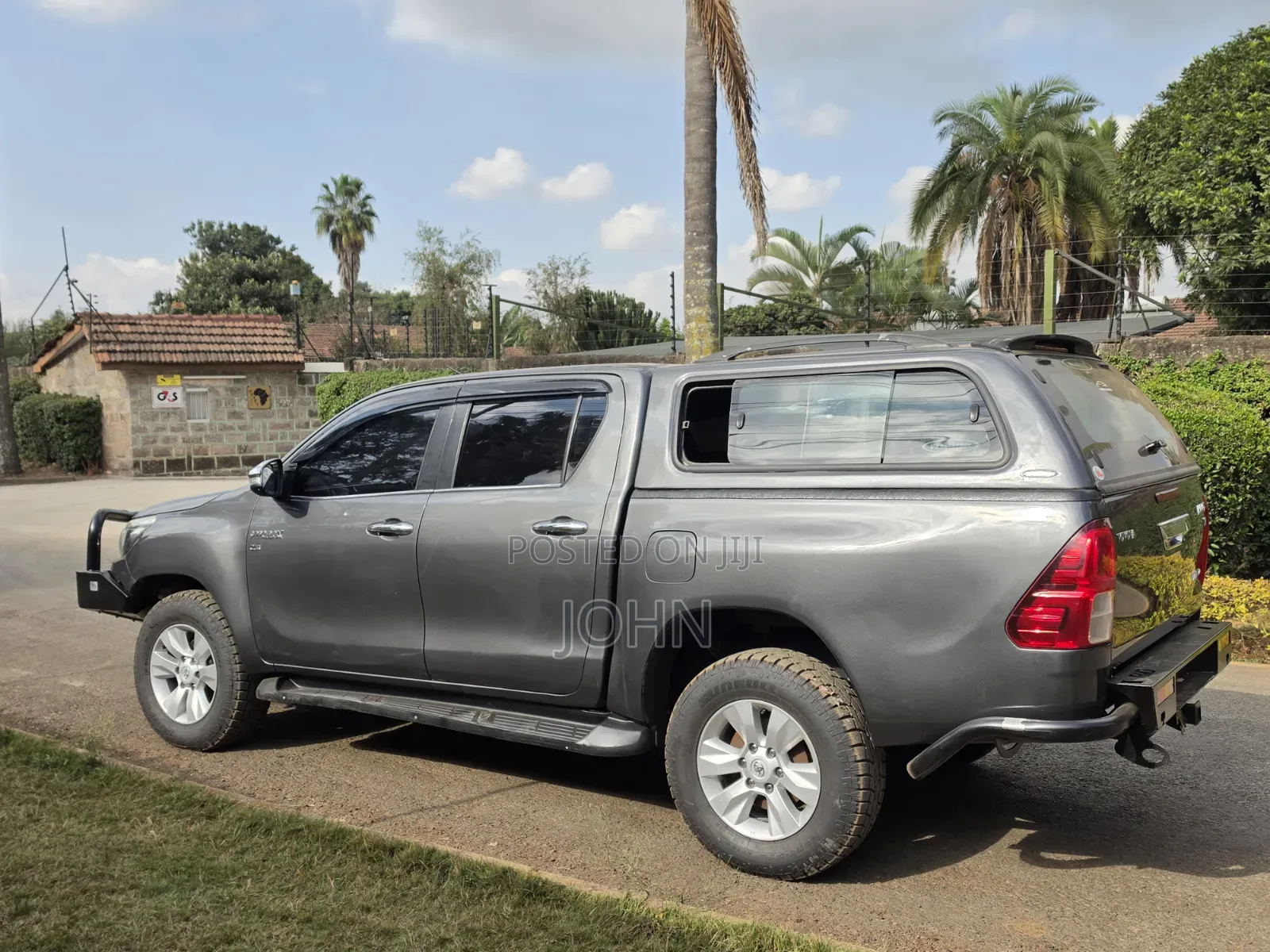 Toyota Hilux 2016 Gray