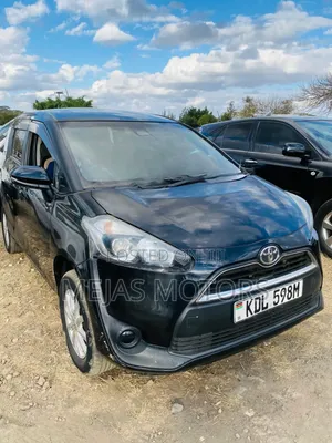 Toyota Sienta 2017 Black