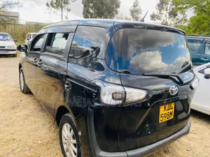 Toyota Sienta 2017 Black