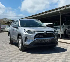 Toyota RAV4 2021 Silver