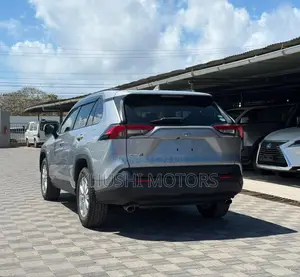 Toyota RAV4 2021 Silver