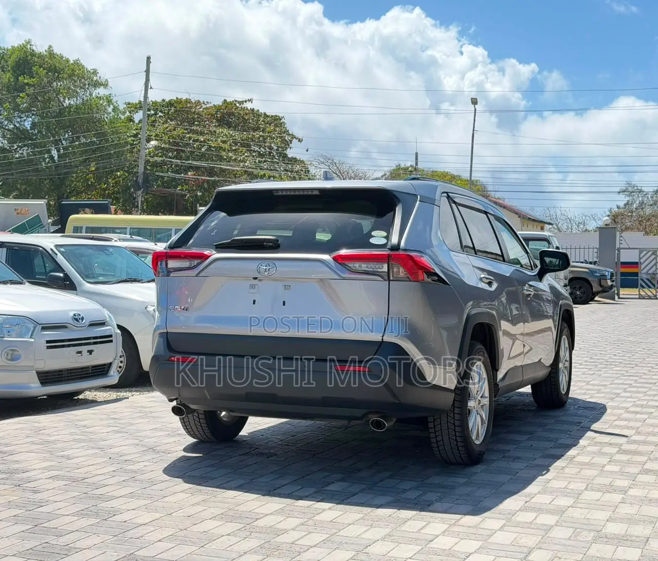 Toyota RAV4 2021 Silver