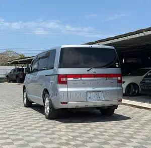 Mitsubishi Delica 2016 Silver