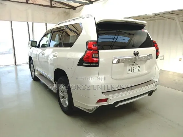 Toyota Land Cruiser Prado 2021 White