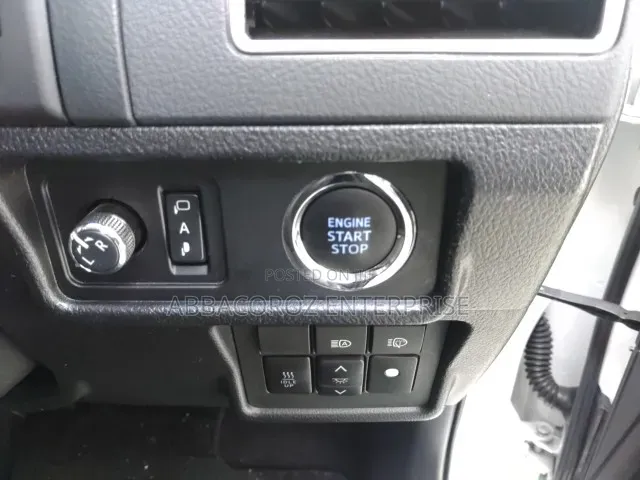 Toyota Land Cruiser Prado 2021 White