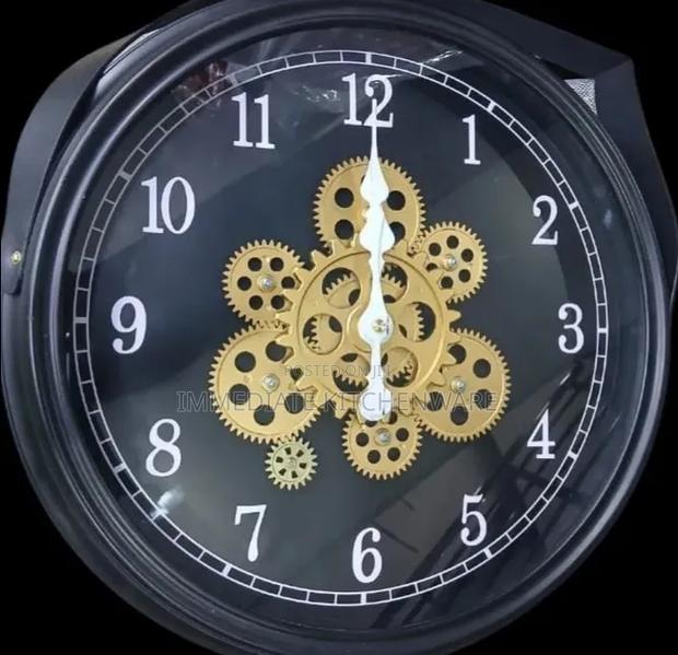 Decorative Wall Hanging Clock With Rotating Gears