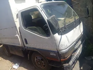 Mistubishi Canter 33