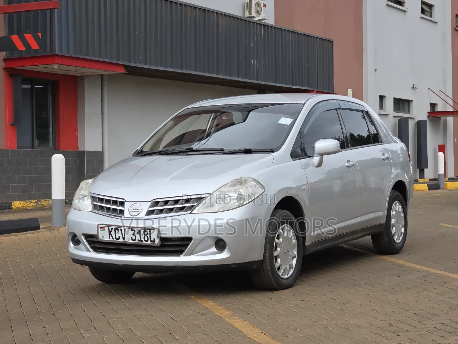 Nissan Tiida 2013 Silver