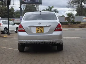 Nissan Tiida 2013 Silver