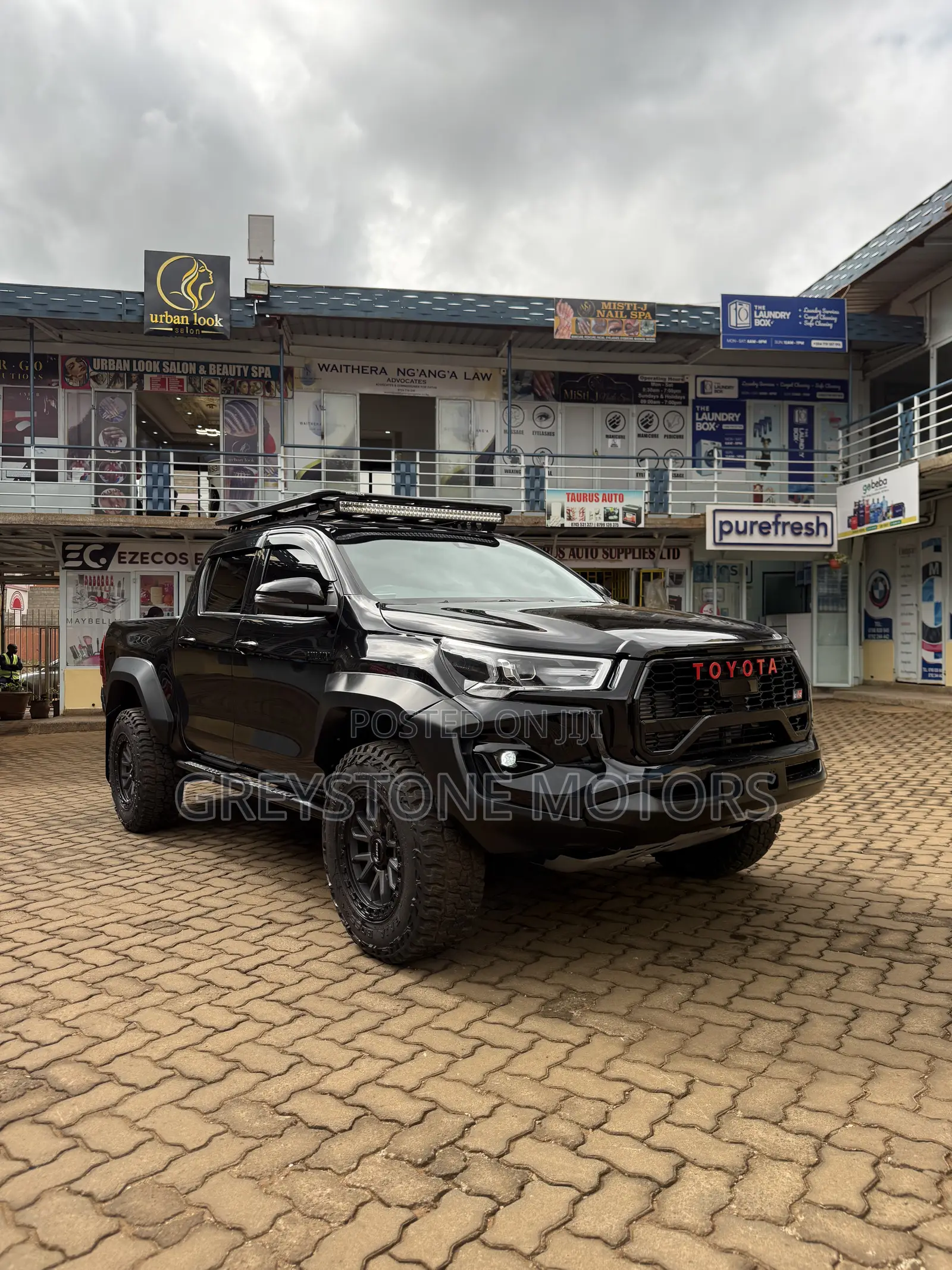 Toyota Hilux 2023 Black