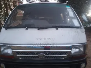 Toyota HiAce 2006 White