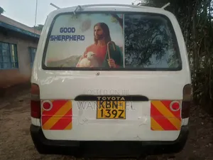 Toyota HiAce 2006 White