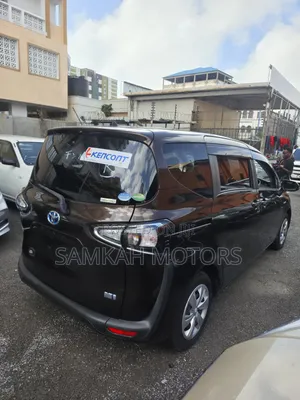 Toyota Sienta 2020 Brown