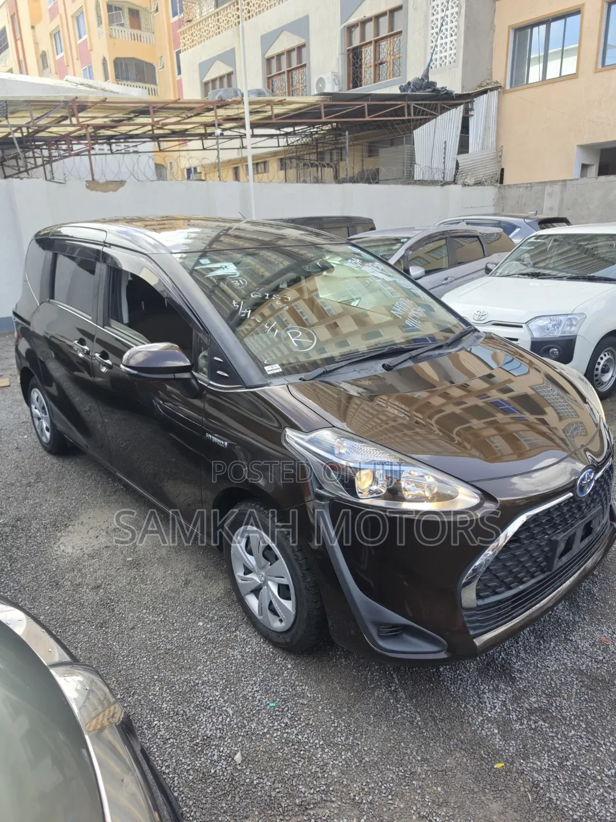 Toyota Sienta 2020 Brown