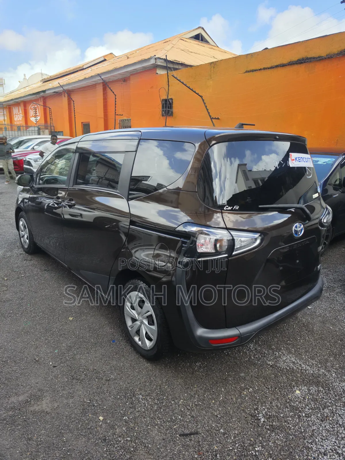 Toyota Sienta 2020 Brown