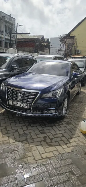 Toyota Crown 2017 Blue