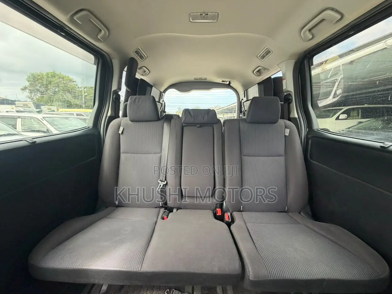 Toyota Noah 2019 Silver