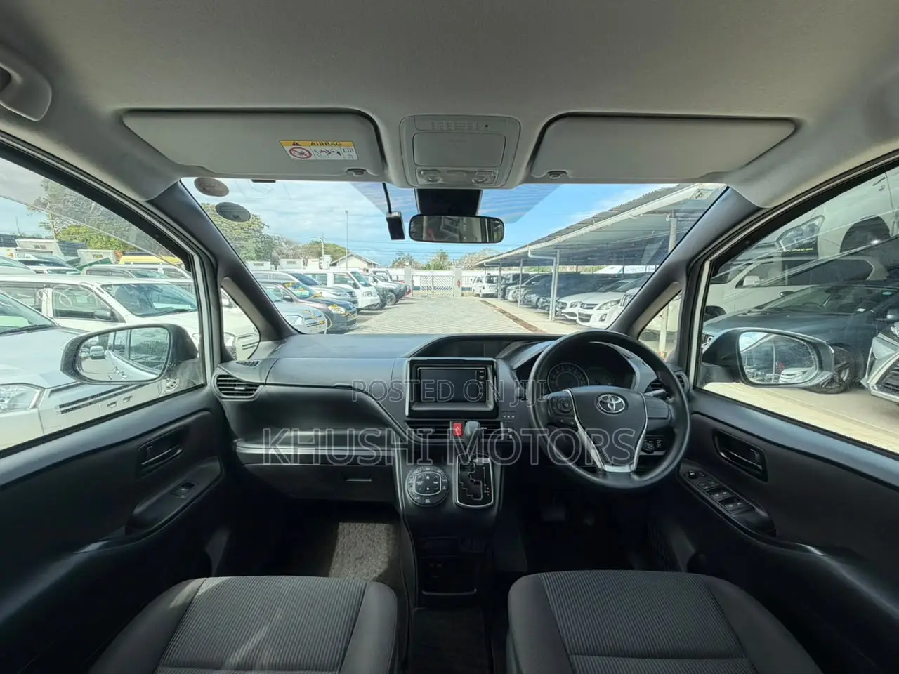 Toyota Noah 2019 Silver