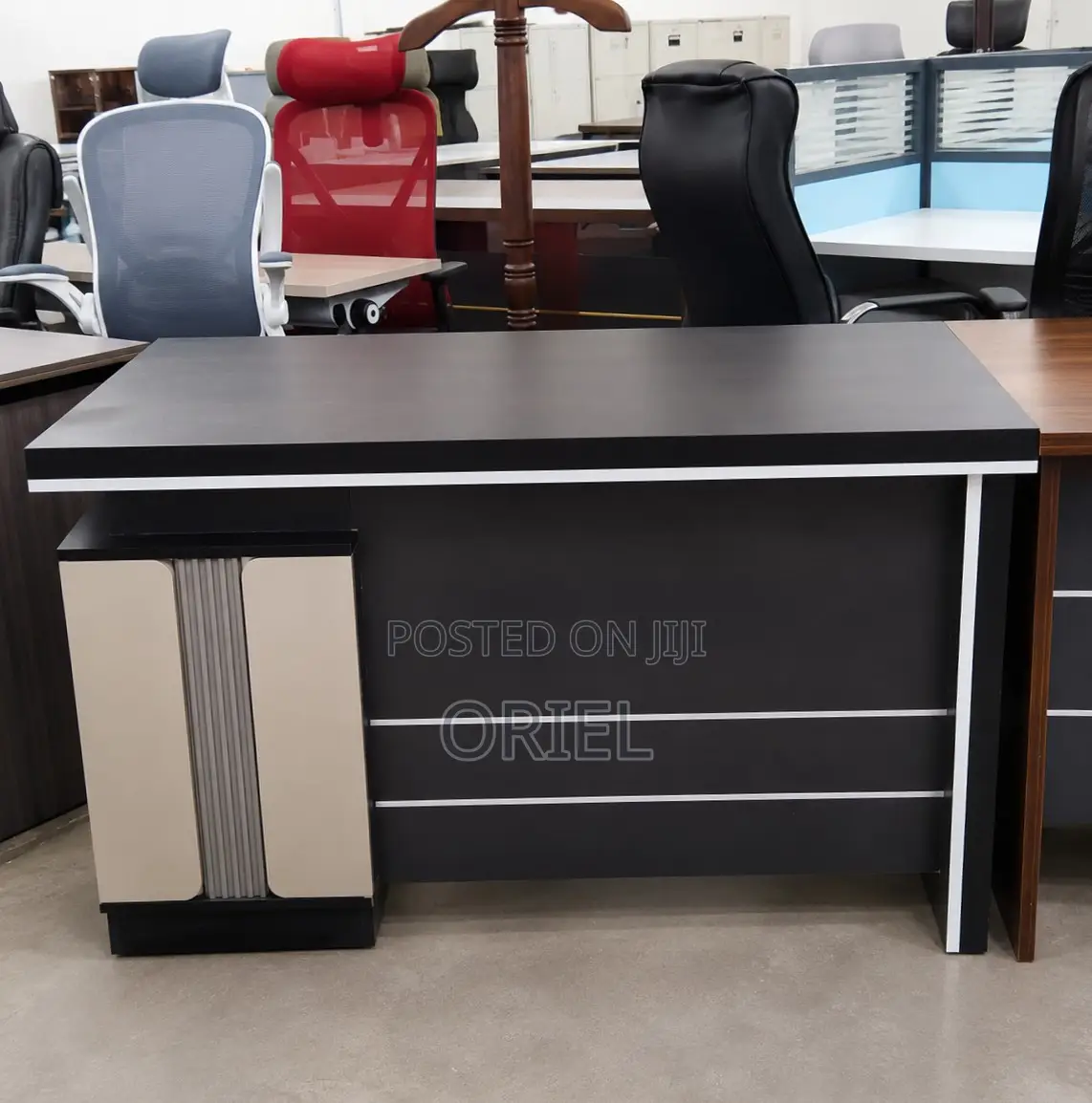 Executive Office Desk : 1.4Metres Compact Desk