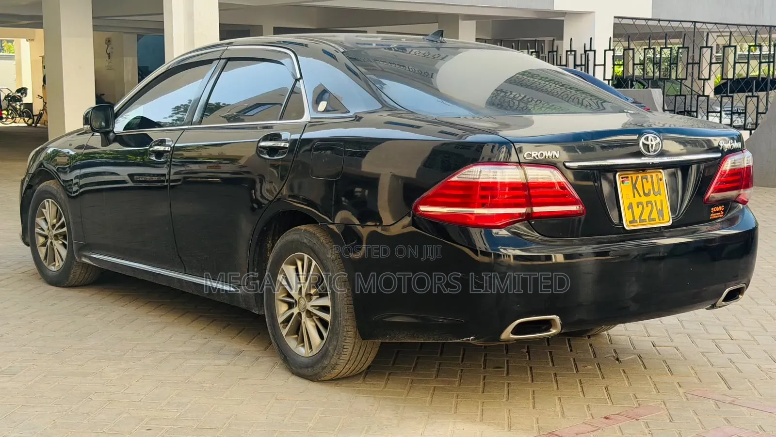 Toyota Crown 2012 Black