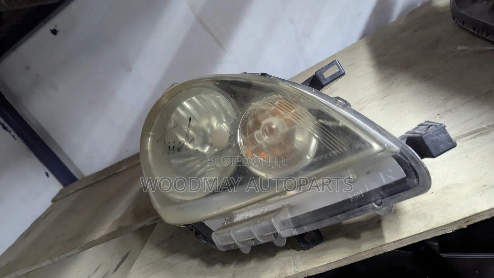 Nissan Note Headlight