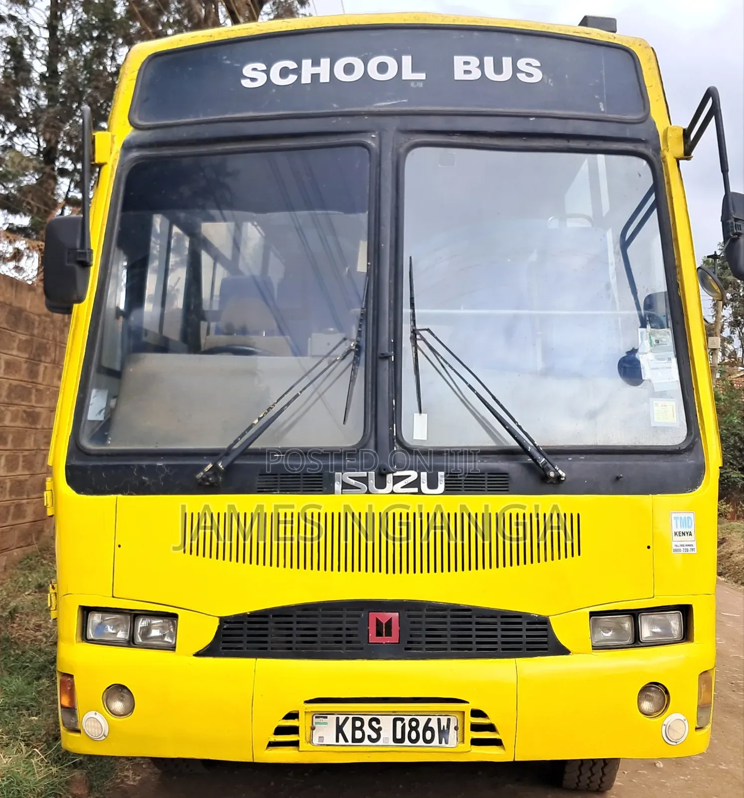 Isuzu Executive Bus 2011 Yellow