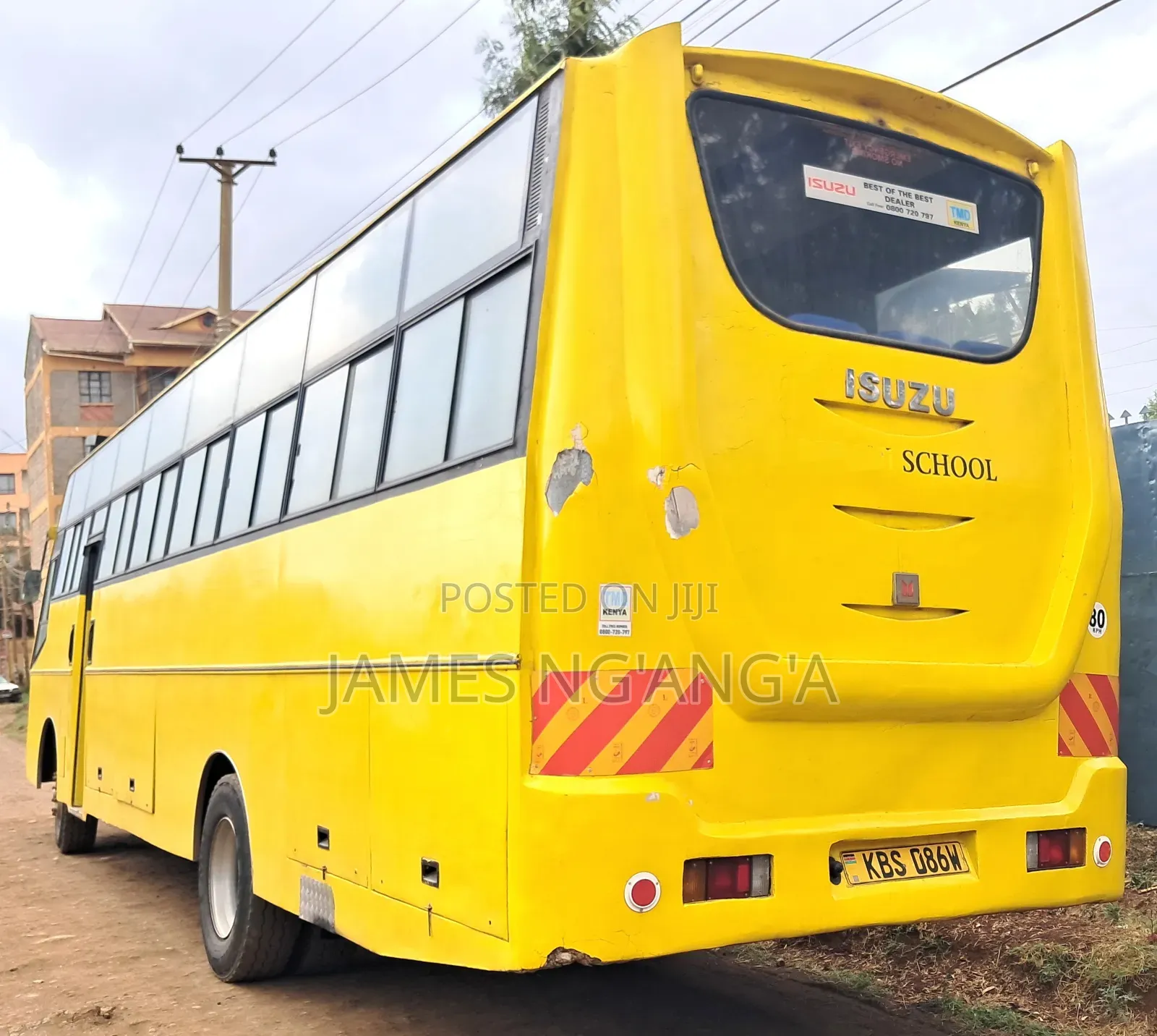 Isuzu Executive Bus 2011 Yellow