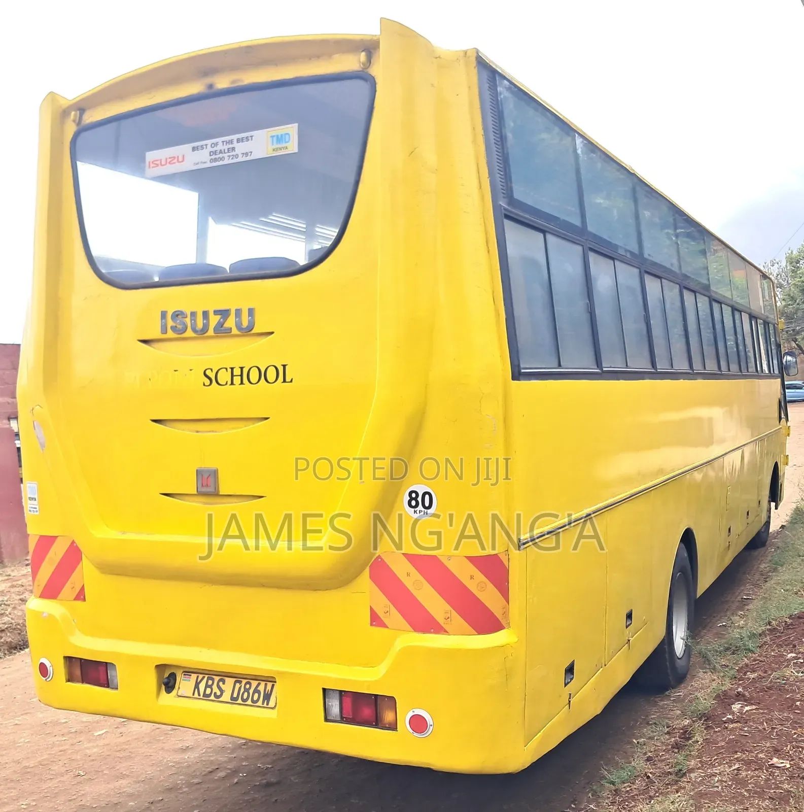 Isuzu Executive Bus 2011 Yellow