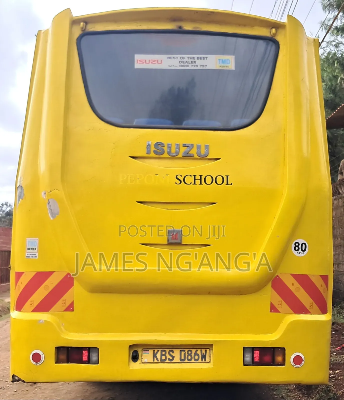 Isuzu Executive Bus 2011 Yellow