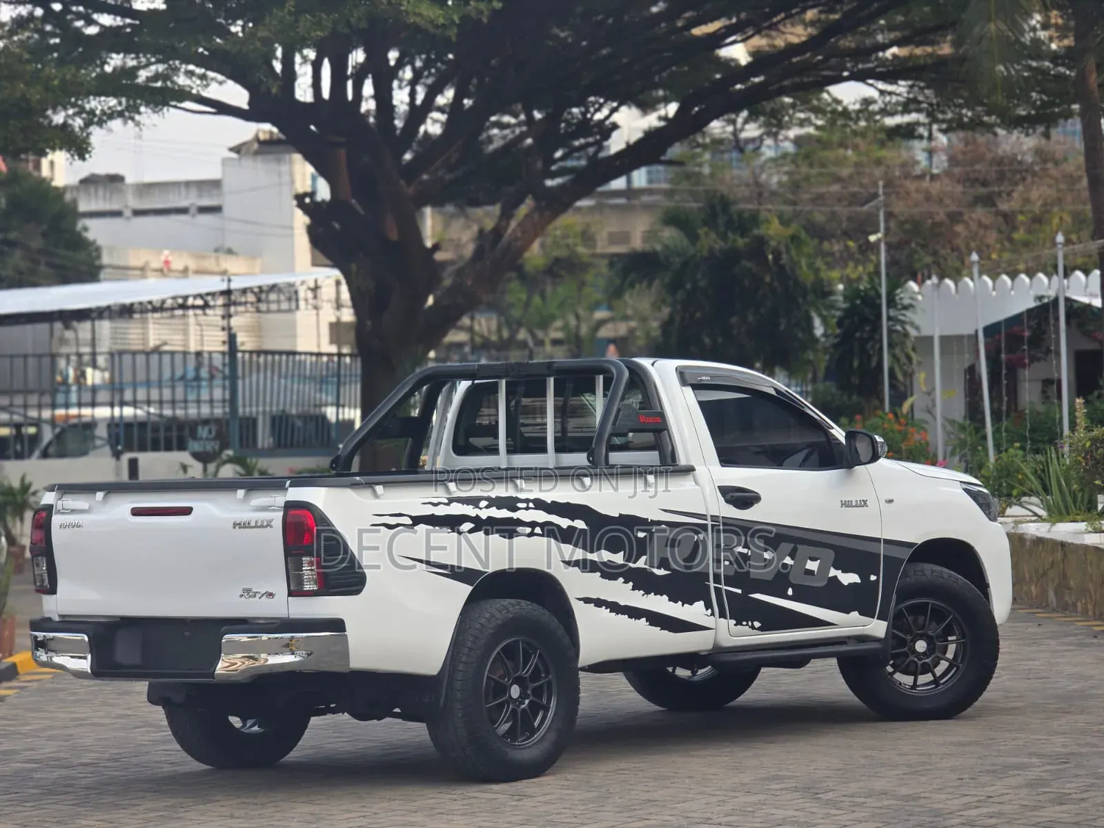 Toyota Hilux 2020 White