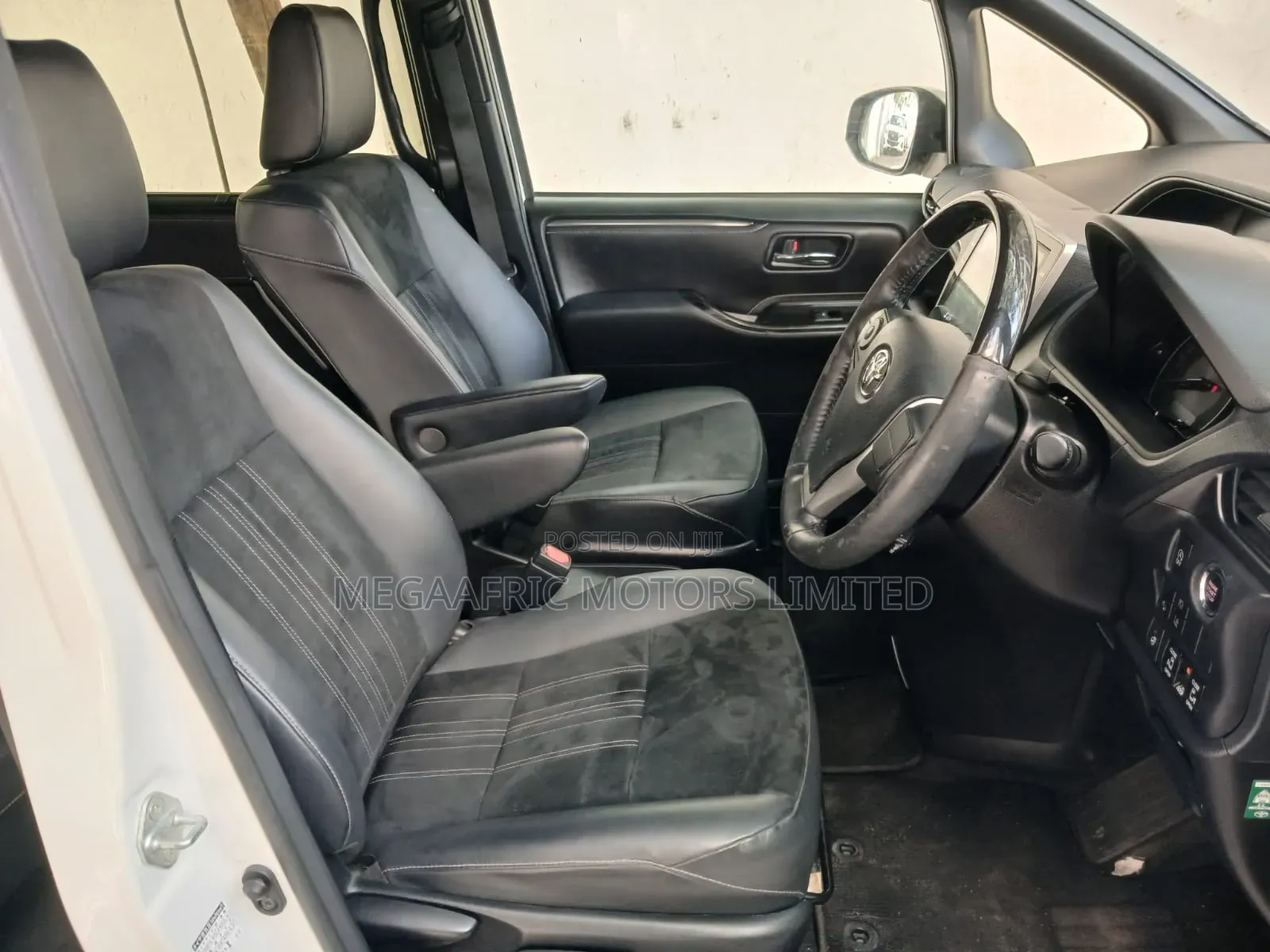 Toyota Esquire 2019 White