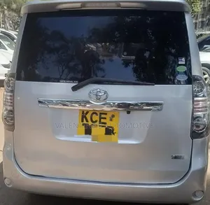 Toyota Voxy 2008 Silver