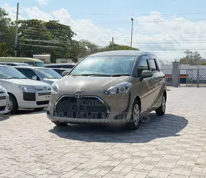 Toyota Sienta 2019 Beige
