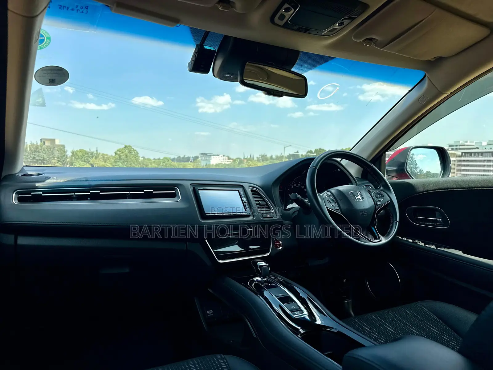 Honda Vezel 1.5 Hybrid 2WD 2018 Red