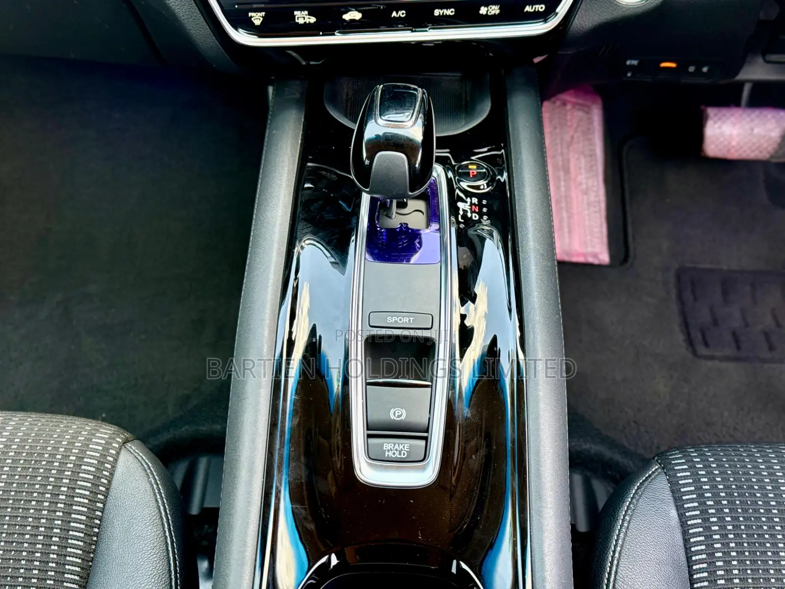 Honda Vezel 1.5 Hybrid 2WD 2018 Red