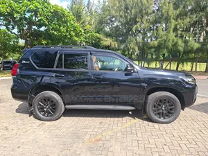 Toyota Land Cruiser Prado 2022 Black