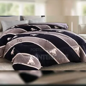 Single Woolen Duvet* Note *No Pillowcases* *No Bedsheets* 5*6