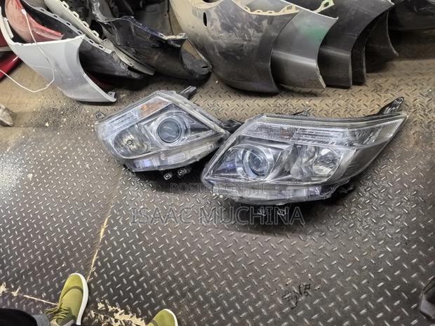 Noah 2014 Headlight