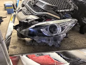 Axela 2014 Headlight