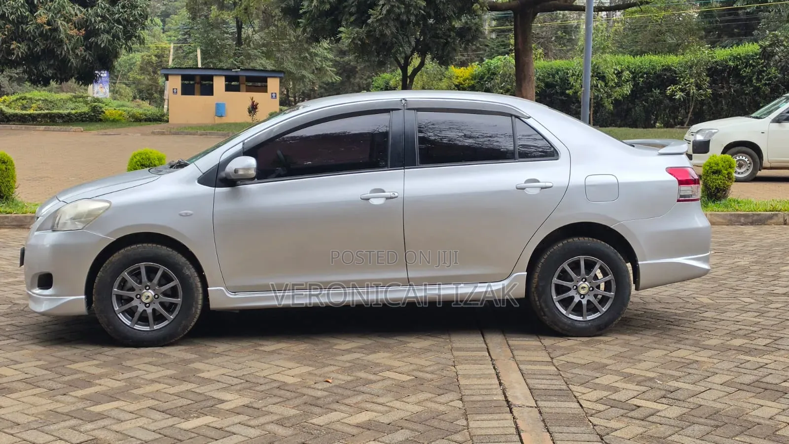 Toyota Belta 2009 Silver