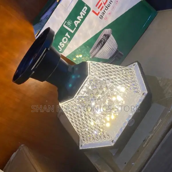 Classic Solar Gate Pillar Light With Automatic Dusk to Dawn Lighting