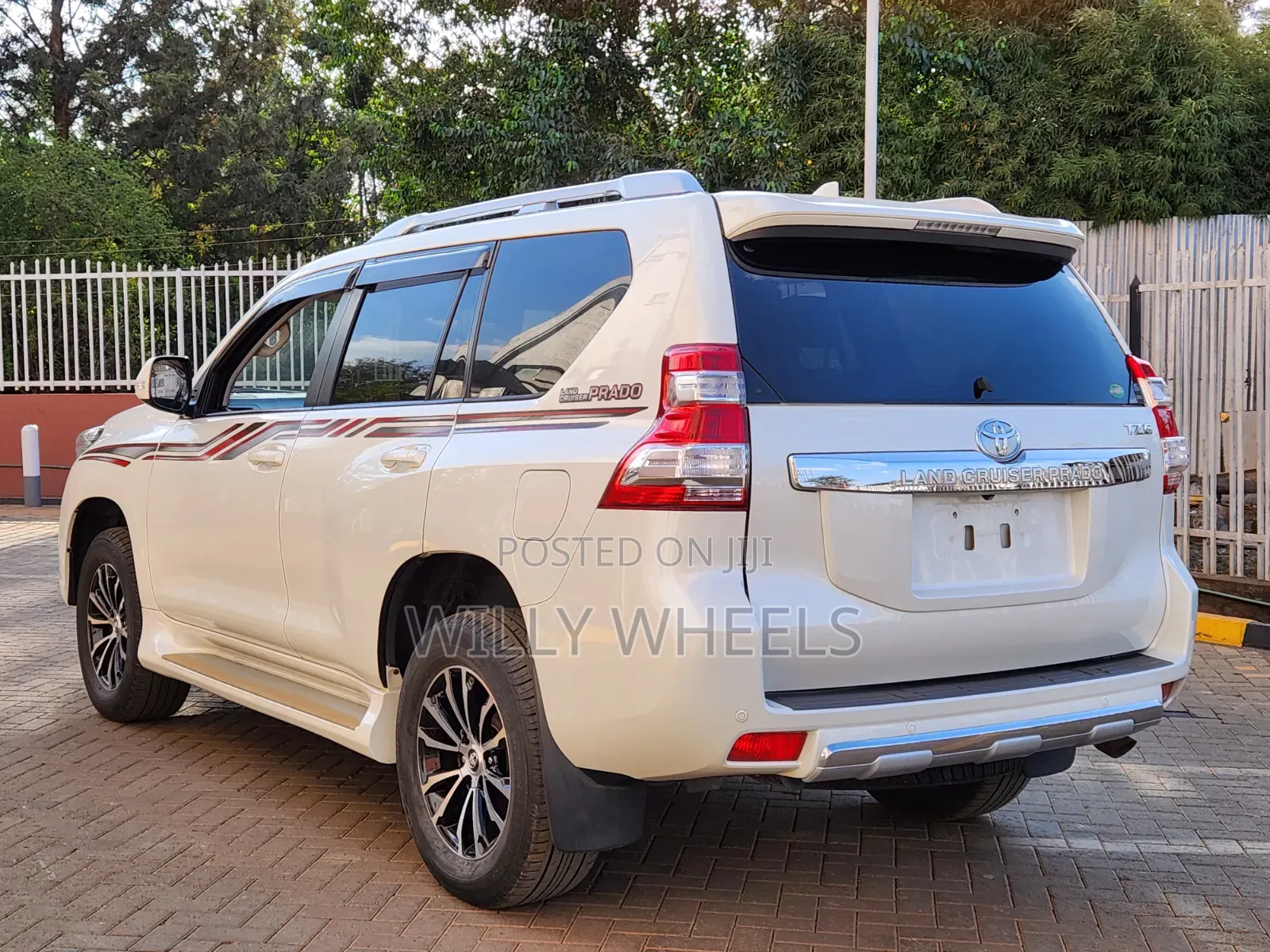 Toyota Land Cruiser Prado 2017 White