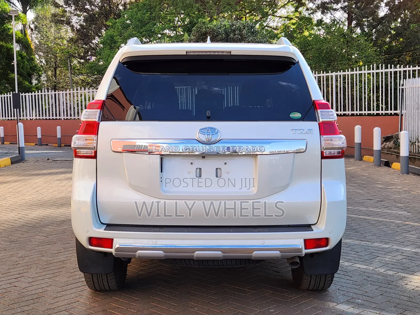 Toyota Land Cruiser Prado 2017 White