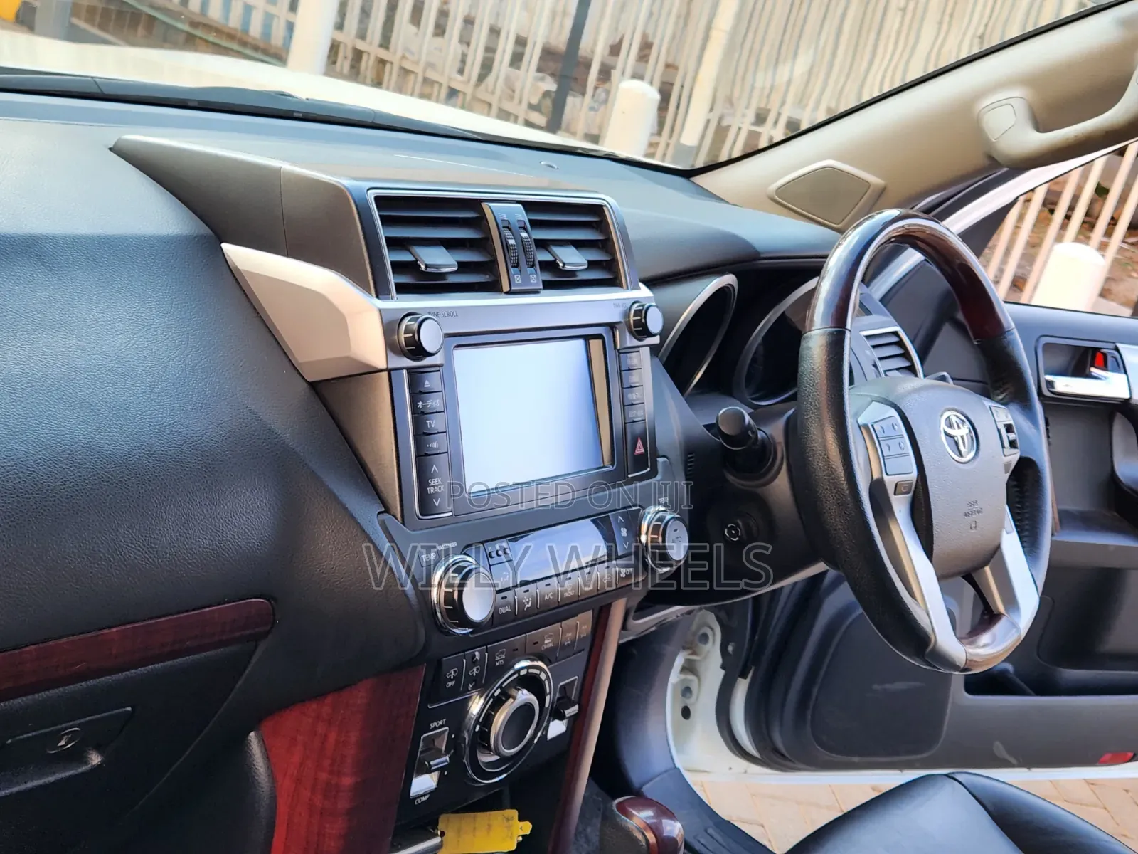 Toyota Land Cruiser Prado 2017 White