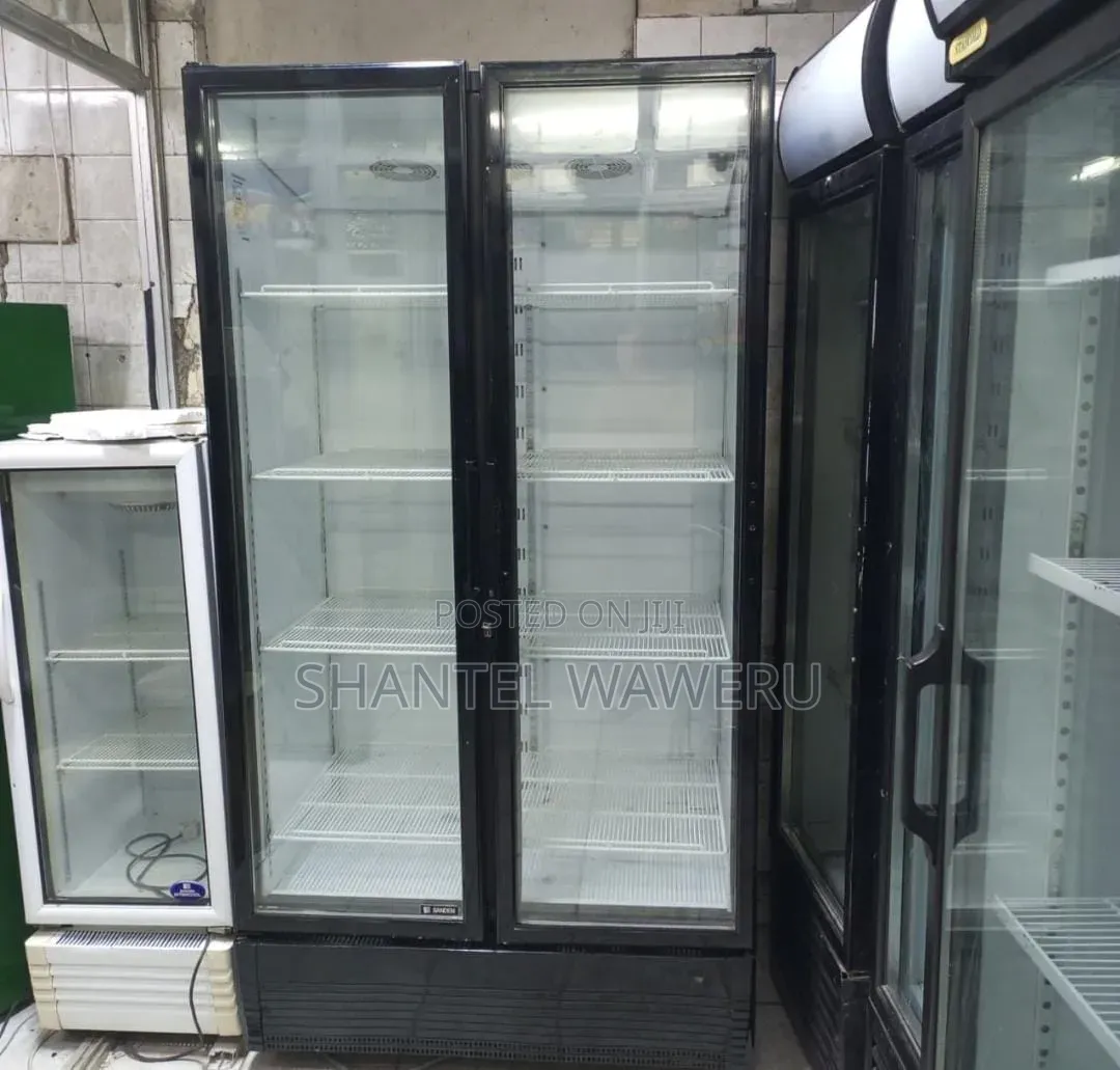 Black Working Display Chiller 1000litres  Newly Used