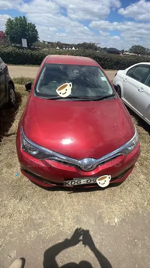 Toyota Auris 2016 Red