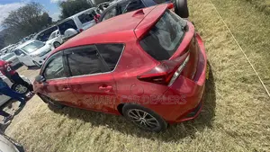 Toyota Auris 2016 Red
